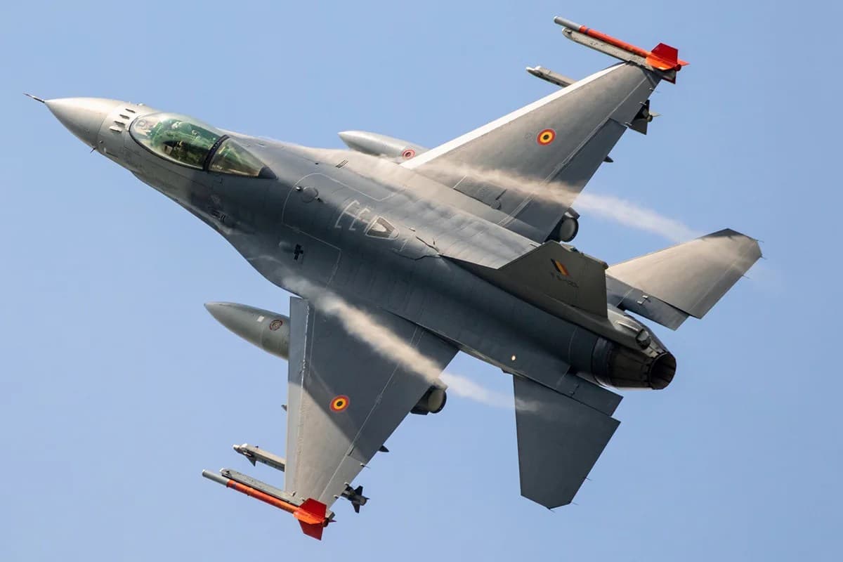 Caça F-16 turco cai em treinamento; piloto ejetou e está bem