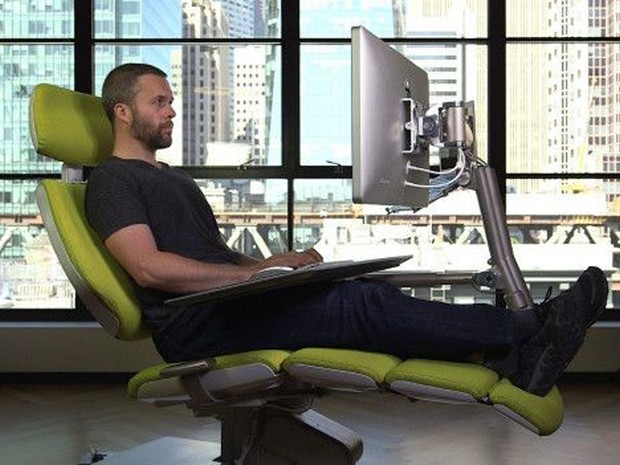 deitado-bbc trabalhar deitado