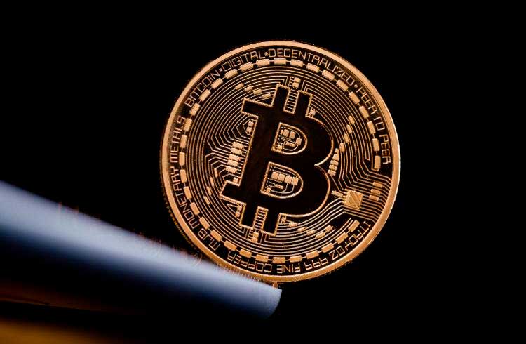 Tecnologia Preço do Bitcoin chega próximo dos US$11 mil e recua nesta manhã