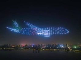 Na China, 800 drones formam ‘avião fantasma’ em festival