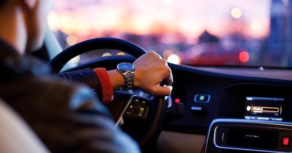 Uber ou carro próprio, o que vale mais a pena? Especialistas calculam